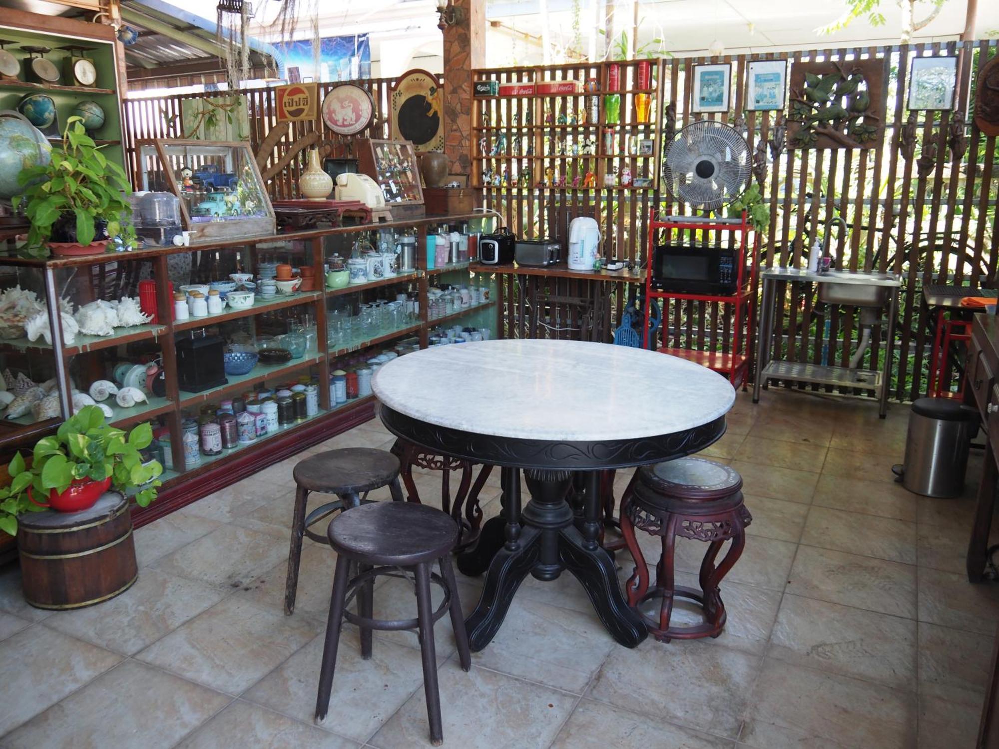 Punnpannsuk Hostel Trat Ngoại thất bức ảnh