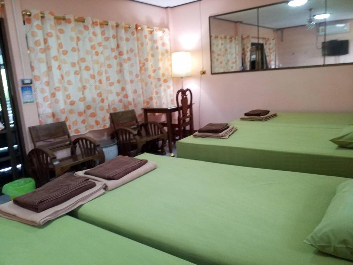Punnpannsuk Hostel Trat Ngoại thất bức ảnh